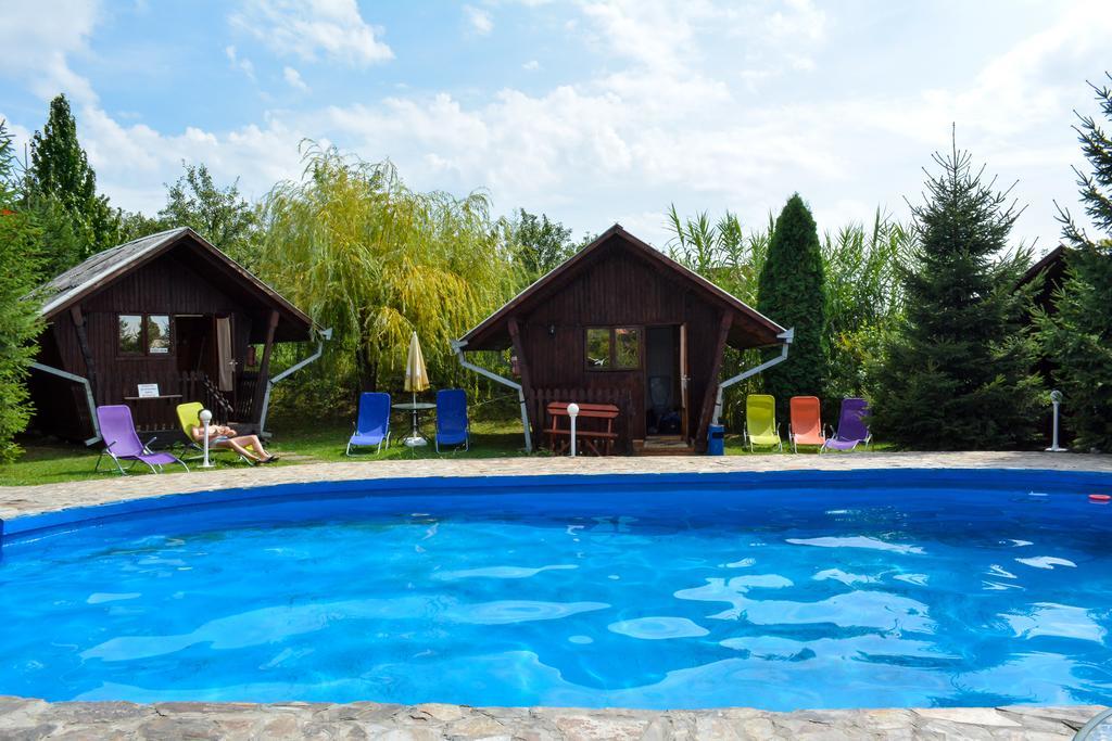 Camping Robinson Country Club Oradea Ngoại thất bức ảnh
