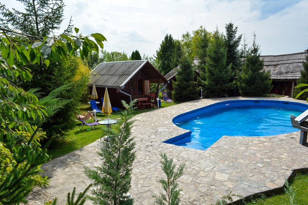Camping Robinson Country Club Oradea Ngoại thất bức ảnh